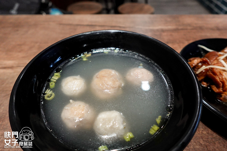 23三重宵夜美食康城傳統滷肉飯腿庫豬腳中段便當.jpg 23三重宵夜美食康城傳統滷肉飯腿庫豬腳中段便當.jpg