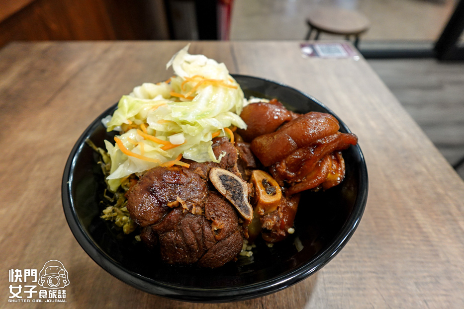 27三重宵夜美食康城傳統滷肉飯腿庫豬腳中段便當.jpg 27三重宵夜美食康城傳統滷肉飯腿庫豬腳中段便當.jpg