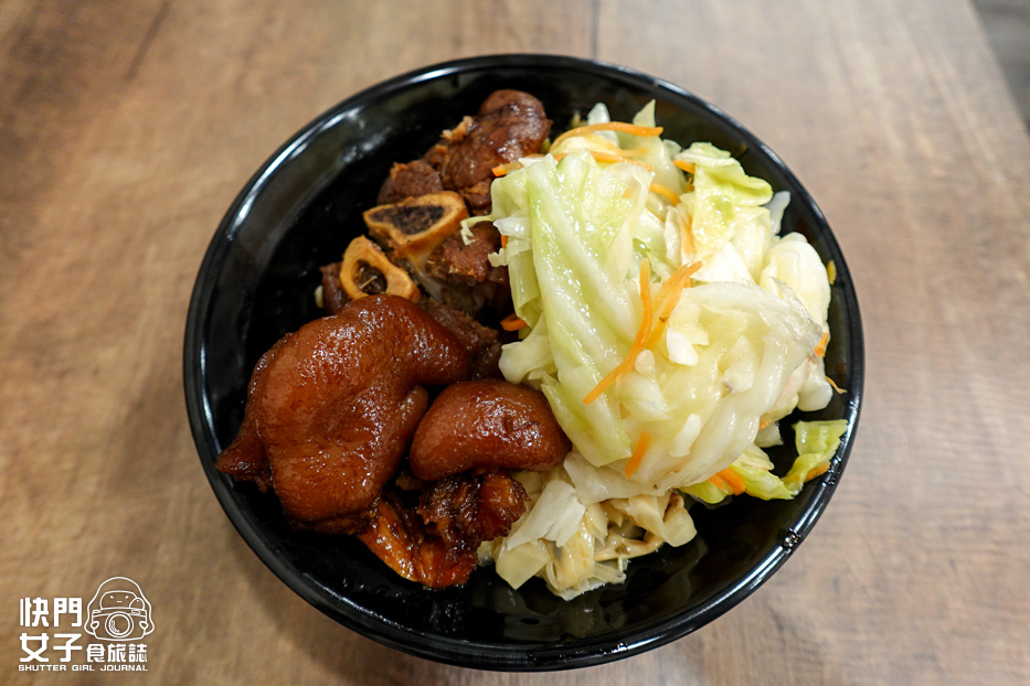 25三重宵夜美食康城傳統滷肉飯腿庫豬腳中段便當.jpg 25三重宵夜美食康城傳統滷肉飯腿庫豬腳中段便當.jpg