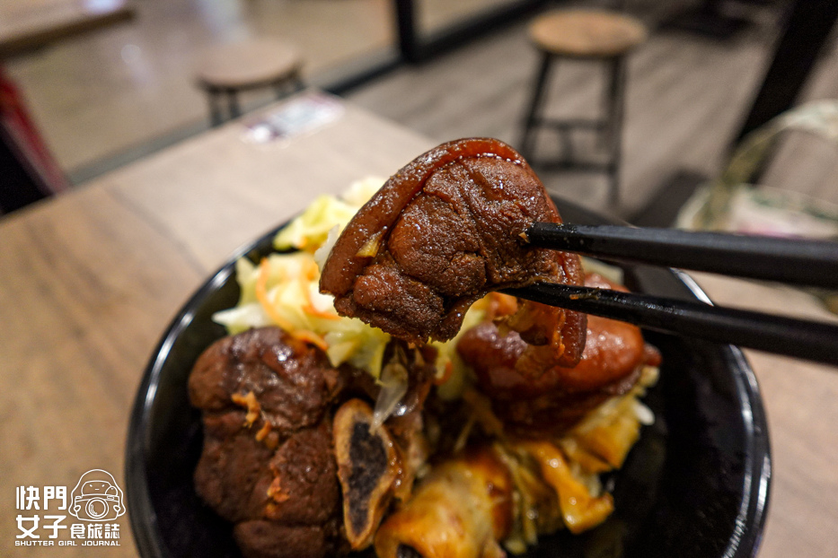 29三重宵夜美食康城傳統滷肉飯腿庫豬腳中段便當.jpg 29三重宵夜美食康城傳統滷肉飯腿庫豬腳中段便當.jpg