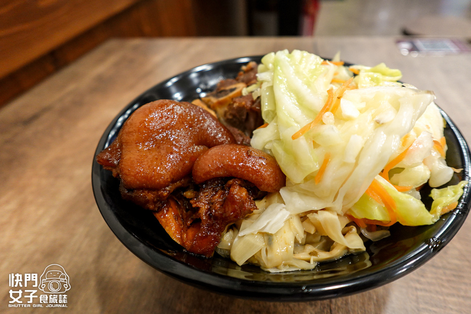 26三重宵夜美食康城傳統滷肉飯腿庫豬腳中段便當.jpg 26三重宵夜美食康城傳統滷肉飯腿庫豬腳中段便當.jpg