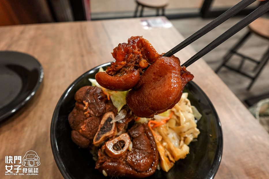 28三重宵夜美食康城傳統滷肉飯腿庫豬腳中段便當.jpg 28三重宵夜美食康城傳統滷肉飯腿庫豬腳中段便當.jpg