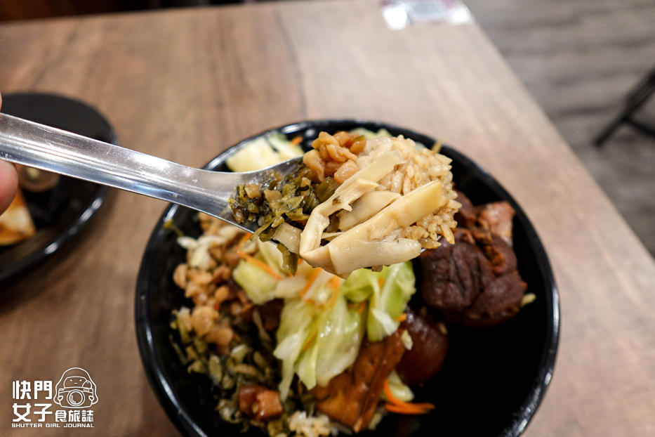 34三重宵夜美食康城傳統滷肉飯腿庫豬腳中段便當.jpg 34三重宵夜美食康城傳統滷肉飯腿庫豬腳中段便當.jpg