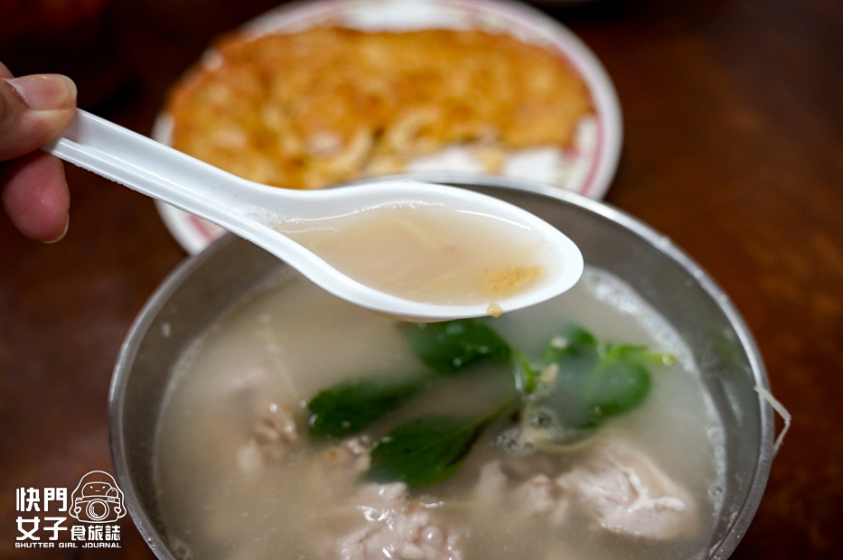 18南投埔里美食雨傘店阿川麵店豬腦煎蛋豬腦湯乾麵.jpg 18南投埔里美食雨傘店阿川麵店豬腦煎蛋豬腦湯乾麵.jpg