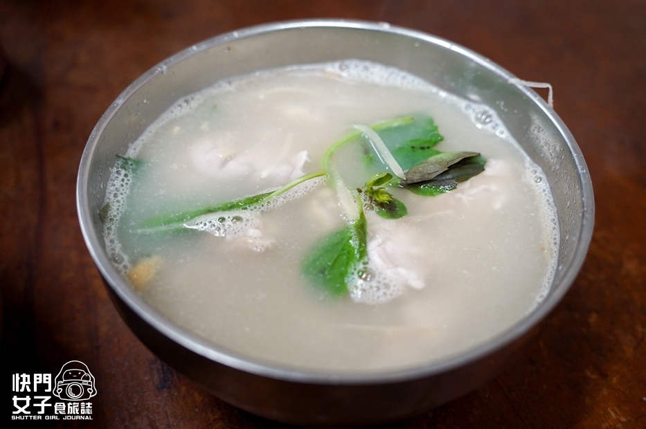 15南投埔里美食雨傘店阿川麵店豬腦煎蛋豬腦湯乾麵.jpg 15南投埔里美食雨傘店阿川麵店豬腦煎蛋豬腦湯乾麵.jpg