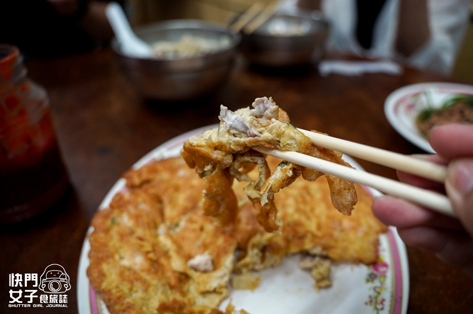 20南投埔里美食雨傘店阿川麵店豬腦煎蛋豬腦湯乾麵.jpg 20南投埔里美食雨傘店阿川麵店豬腦煎蛋豬腦湯乾麵.jpg