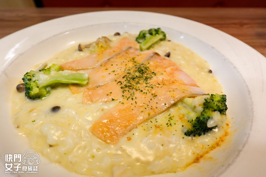 3內湖東湖美食夯麵坊白醬煙燻鮭魚燉飯香蒜麵包.jpg