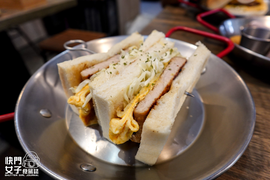 14三重早午餐食月午日經典起司牛肉堡嫩蛋小里肌吐司雞塊.jpg 14三重早午餐食月午日經典起司牛肉堡嫩蛋小里肌吐司雞塊.jpg