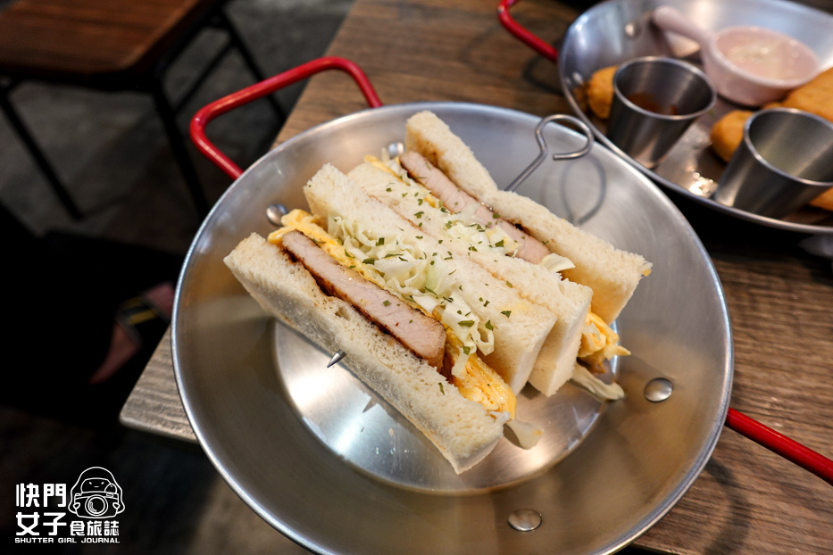 13三重早午餐食月午日經典起司牛肉堡嫩蛋小里肌吐司雞塊.jpg 13三重早午餐食月午日經典起司牛肉堡嫩蛋小里肌吐司雞塊.jpg