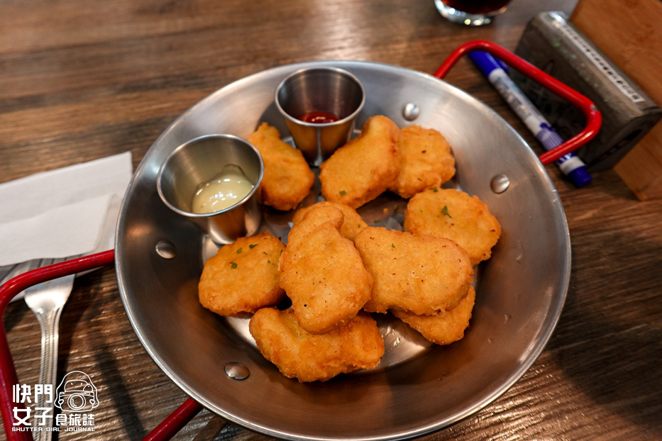 17三重早午餐食月午日經典起司牛肉堡嫩蛋小里肌吐司雞塊.jpg 17三重早午餐食月午日經典起司牛肉堡嫩蛋小里肌吐司雞塊.jpg