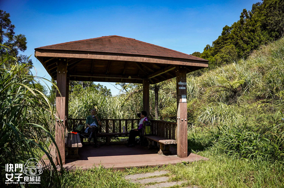 34平溪十分小百岳淡蘭古道五分山步道氣象台芒草季老街美食.jpg 34平溪十分小百岳淡蘭古道五分山步道氣象台芒草季老街美食.jpg