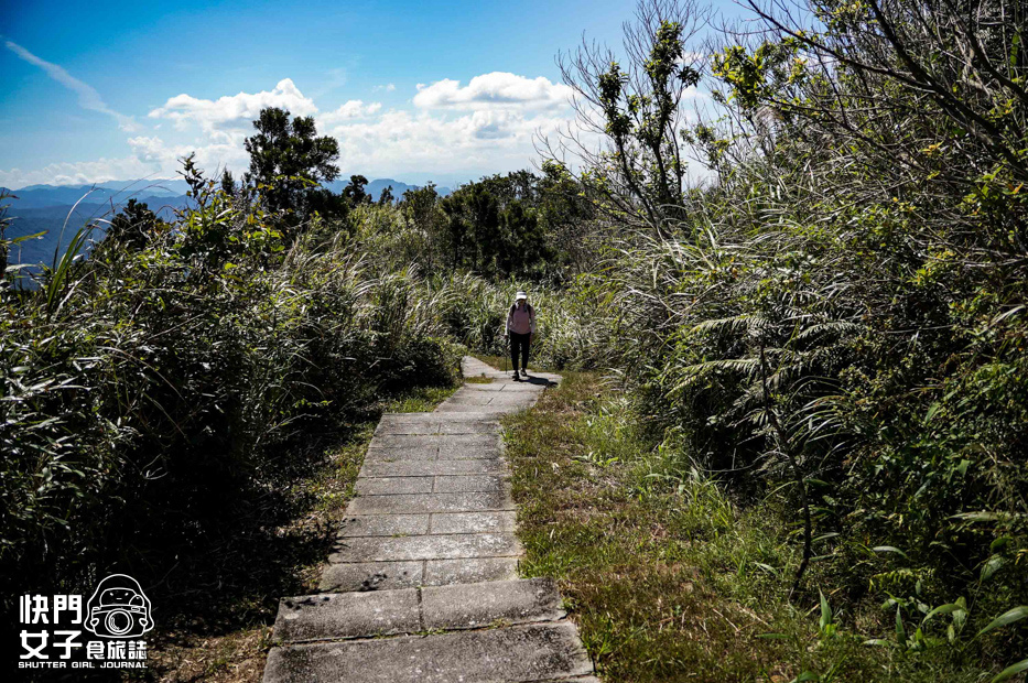 36平溪十分小百岳淡蘭古道五分山步道氣象台芒草季老街美食.jpg 36平溪十分小百岳淡蘭古道五分山步道氣象台芒草季老街美食.jpg