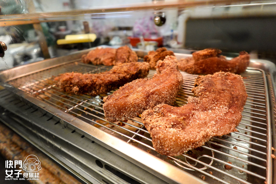 30新北三重金島甜不辣中島甜不辣乾麵魚酥魷魚焿紅糟燒肉.jpg 30新北三重金島甜不辣中島甜不辣乾麵魚酥魷魚焿紅糟燒肉.jpg