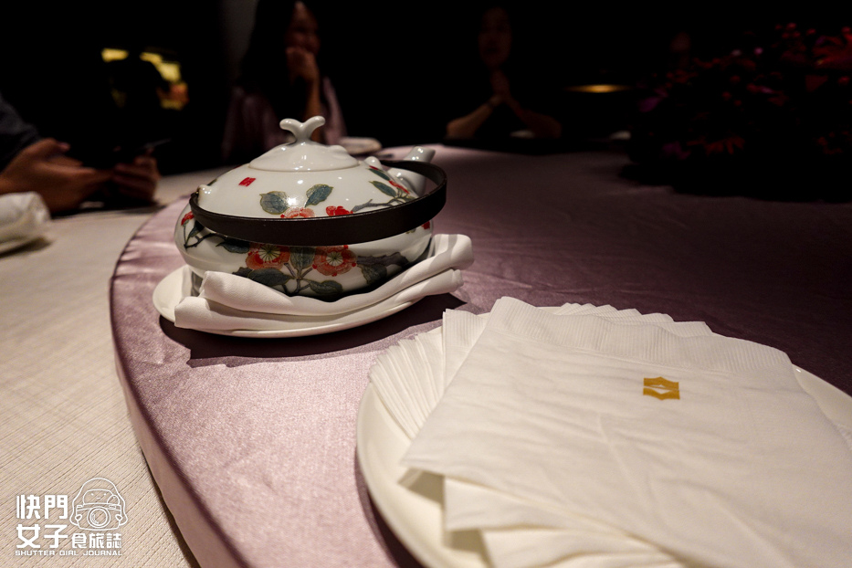 9遠東香格里拉香宮米其林烤鴨餐廳一鴨三吃片鴨粥叉燒雙皮奶.jpg 9遠東香格里拉香宮米其林烤鴨餐廳一鴨三吃片鴨粥叉燒雙皮奶.jpg