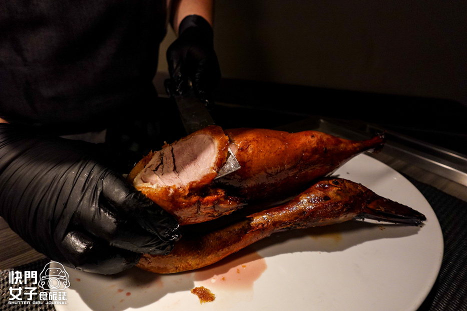 53遠東香格里拉香宮米其林烤鴨餐廳一鴨三吃片鴨粥叉燒雙皮奶.jpg 53遠東香格里拉香宮米其林烤鴨餐廳一鴨三吃片鴨粥叉燒雙皮奶.jpg