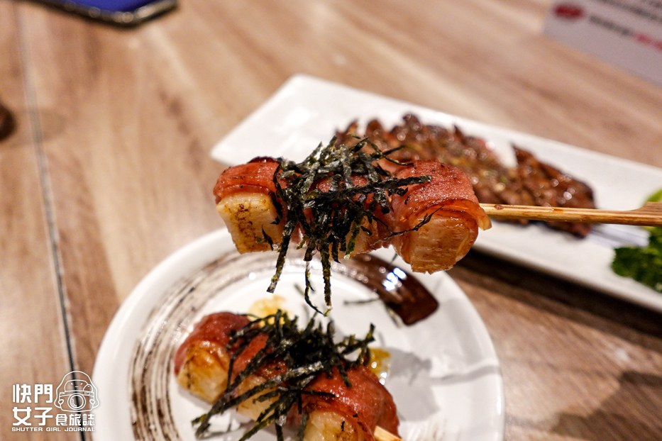 20三重美食容燒居酒屋培根麻吉串牛排牛肉剝皮辣椒醬烤肥腸.jpg
