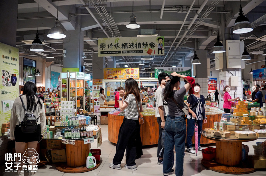 38南投景點埔里酒廠展售中心紹興酒香腸高粱香腸.jpg 38南投景點埔里酒廠展售中心紹興酒香腸高粱香腸.jpg