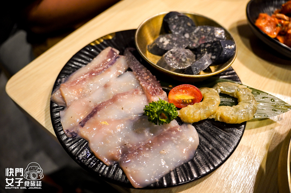 43新北三重有壹燒肉海鮮魷魚干貝墨魚香腸.jpg 43新北三重有壹燒肉海鮮魷魚干貝墨魚香腸.jpg