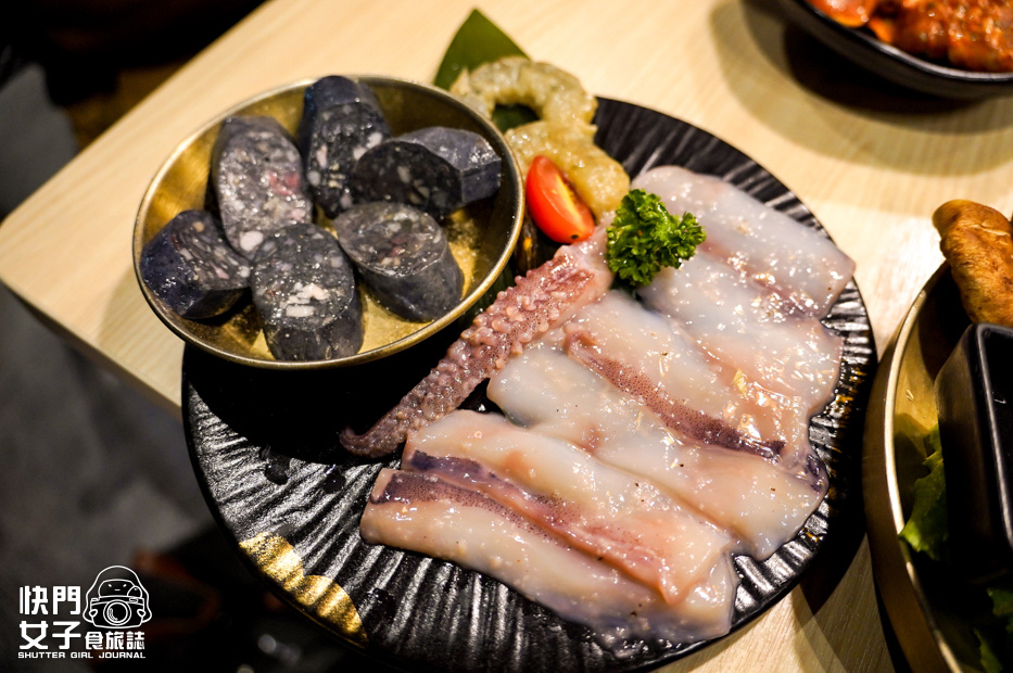 42新北三重有壹燒肉海鮮魷魚干貝墨魚香腸.jpg 42新北三重有壹燒肉海鮮魷魚干貝墨魚香腸.jpg