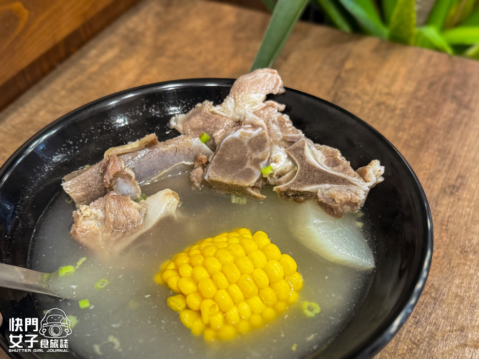 5三重台北橋美食康城傳統滷肉飯便當蘿蔔排骨湯.jpg 5三重台北橋美食康城傳統滷肉飯便當蘿蔔排骨湯.jpg
