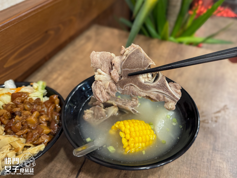 6三重台北橋美食康城傳統滷肉飯便當蘿蔔排骨湯.jpg 6三重台北橋美食康城傳統滷肉飯便當蘿蔔排骨湯.jpg