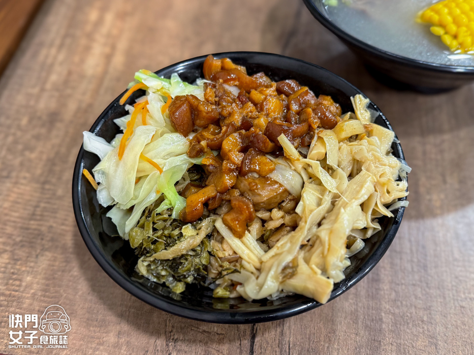 2三重台北橋美食康城傳統滷肉飯便當蘿蔔排骨湯.jpg 2三重台北橋美食康城傳統滷肉飯便當蘿蔔排骨湯.jpg