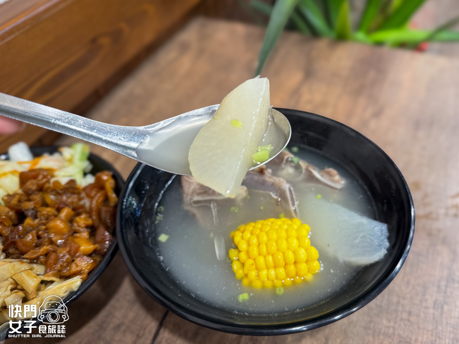 7三重台北橋美食康城傳統滷肉飯便當蘿蔔排骨湯.jpg 7三重台北橋美食康城傳統滷肉飯便當蘿蔔排骨湯.jpg