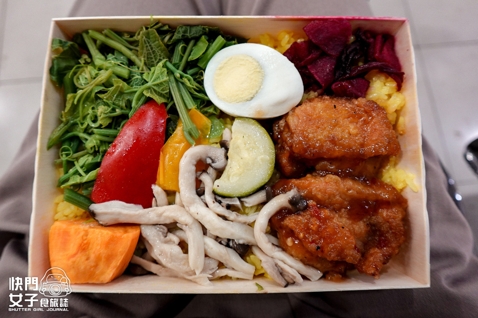 10高雄空廚高鐵便當台鐵便當開箱列車便當雞腿豬肉飯.jpg