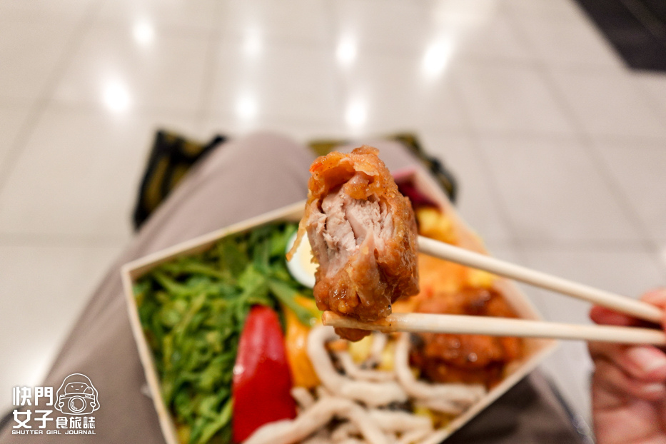 16高雄空廚高鐵便當台鐵便當開箱列車便當雞腿豬肉飯.jpg