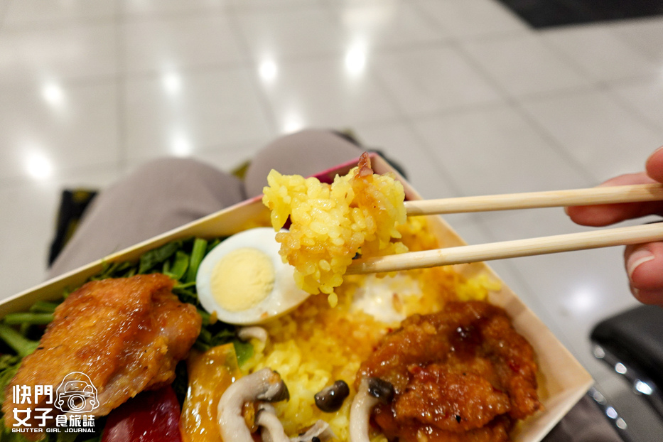 13高雄空廚高鐵便當台鐵便當開箱列車便當雞腿豬肉飯.jpg