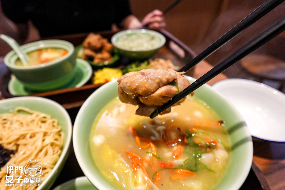 19台北中正美食忠青商行青嬌膠原麵館菇菇雞湯芋頭排骨酥.jpg