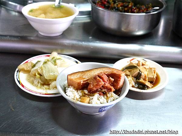 [食記] 台中 東興市爌肉飯(東興市場 魯肉義)