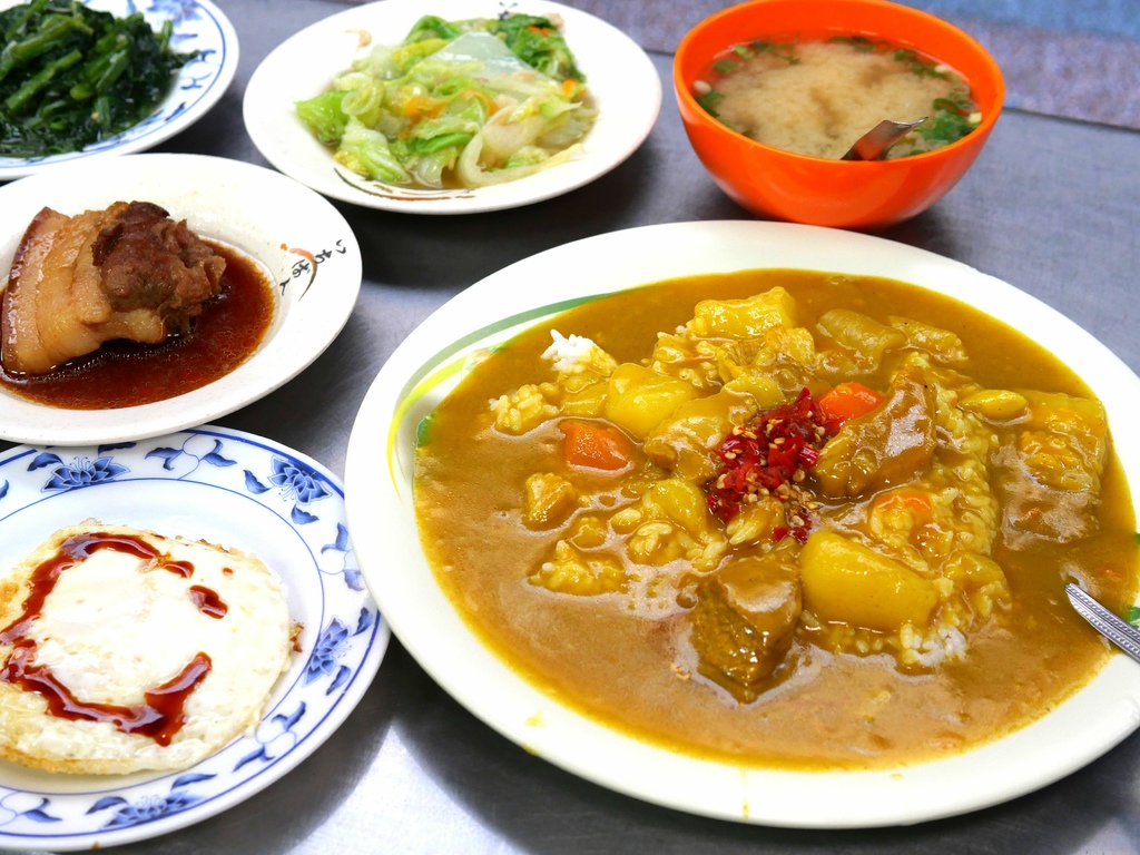 [食記] 台北萬華 阿偉咖哩飯．台灣古早味
