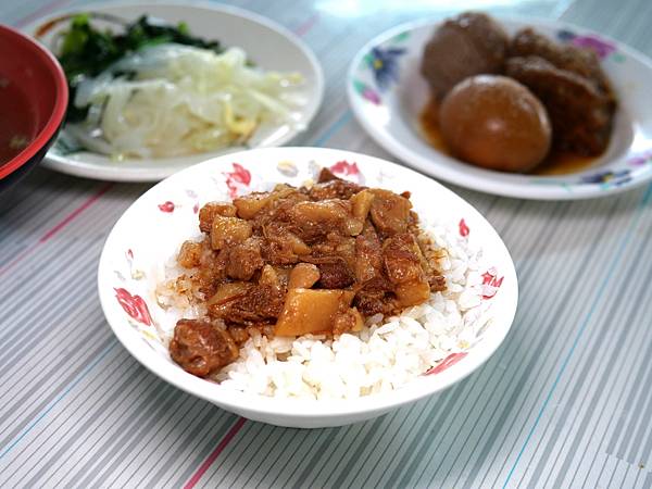 [食記] 高雄 錦田肉燥飯 vs. 郭家肉燥飯