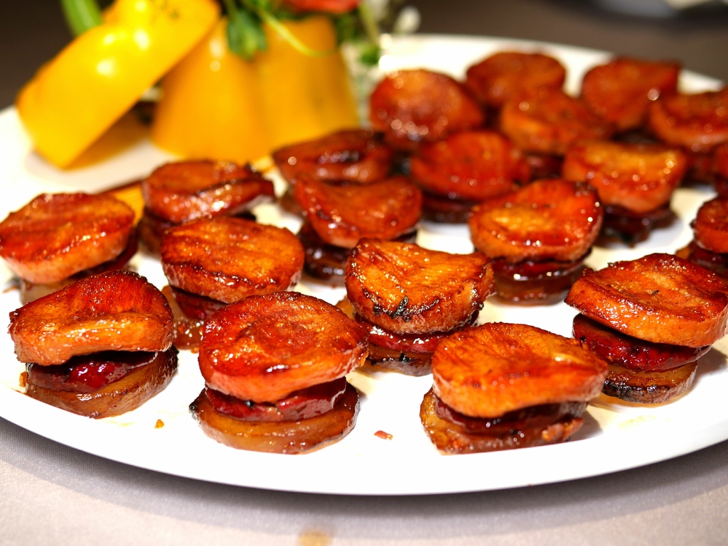 [食記] 台中 与玥樓~金錢雞、全隻化皮乳豬