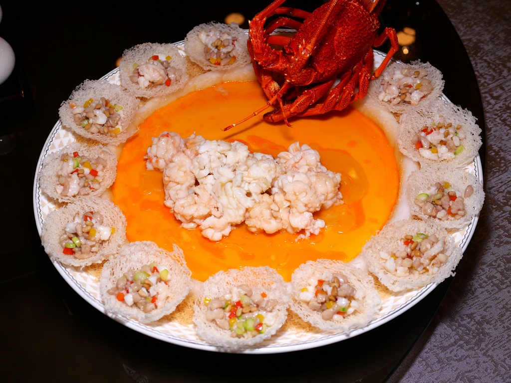 [食記] 台北 晶華軒~氣派的龍棲鳳池