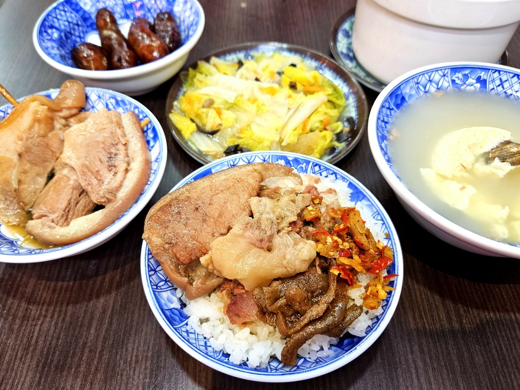 [食記] 台中 老朱店爌肉飯