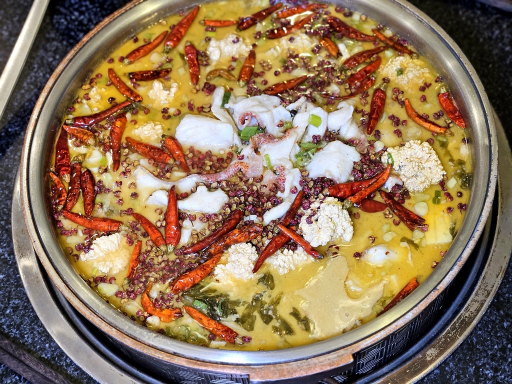 [食記] 台北 小膳香成都麻辣火鍋~酸菜魚好棒棒
