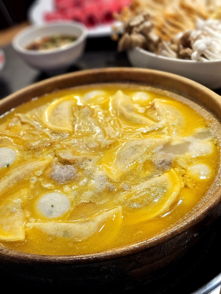 [食記] 台北 黃大隆廣式雞煲