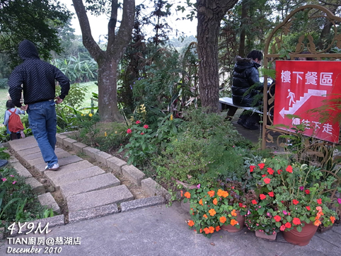 往餐廳的路上