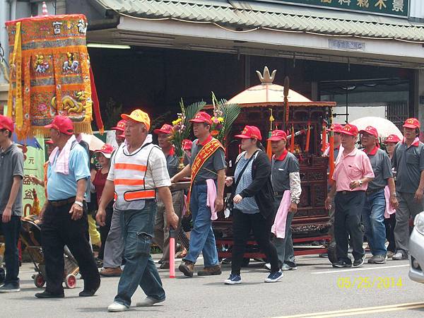 054天龍宮會香隊伍前往玉皇宫3.JPG