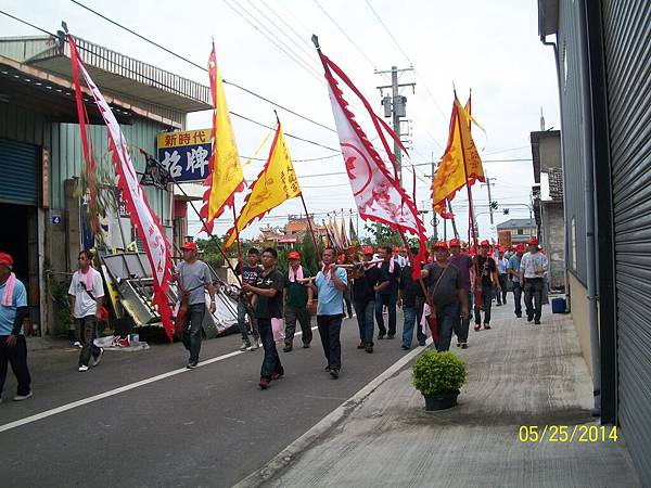 116天龍宮會香隊伍前往保興堂5.JPG