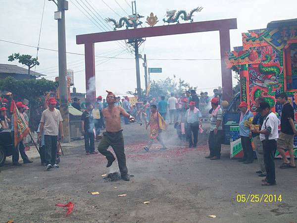 125廣阮宮濟公禪師與清天宮清水祖師進入保興堂.JPG