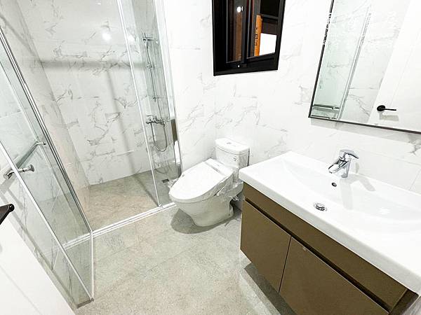 (租)東海買屋龍井區-精銳闊3房平車電梯大樓33000元 (租)東海買屋龍井區-精銳闊3房平車電梯大樓33000元