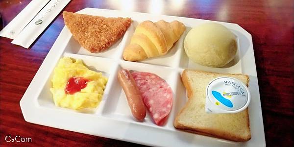 2020.01.19。(8歲4個月又10天)。(6歲6個月又28天)。日本九州之旅第三天。早餐在羅拉美人天然溫泉飯店享用buffet-1.jpg
