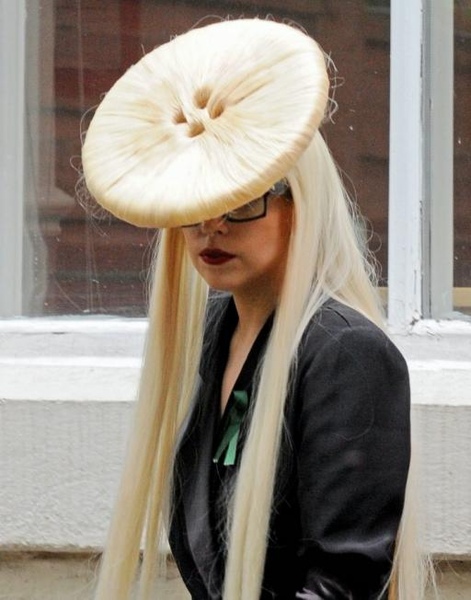 lady-gaga-button-head_512x652.jpg