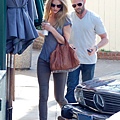 casual Rosie-Huntington-Whiteley_article_image9.jpg