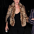 casual Rosie-Huntington-Whiteley_article_image16.jpg