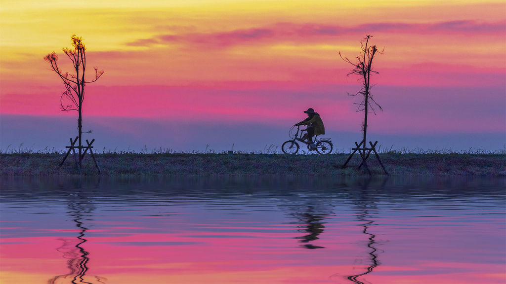Salt worker under evening colors-1