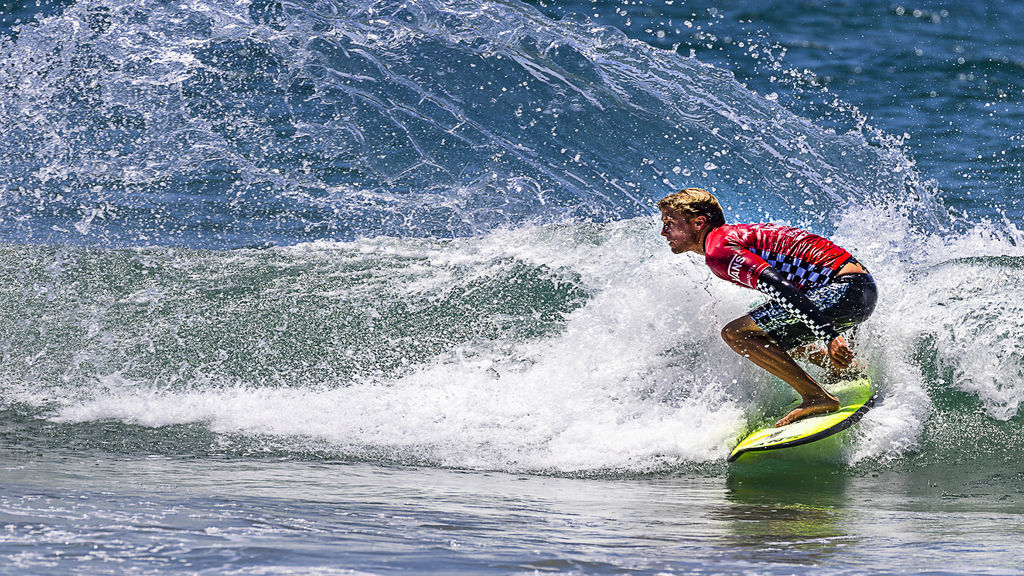 Brave driving the waves~1.jpg Brave driving the waves~1.jpg